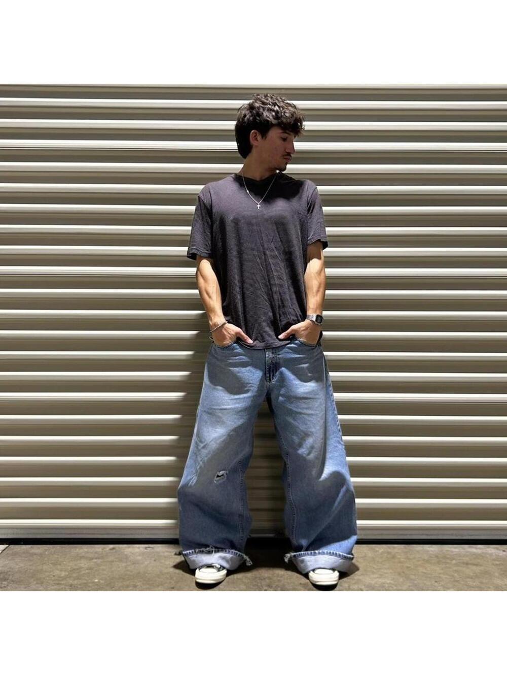 vintage Y2K grey striped shortsleeve v-neck shirt